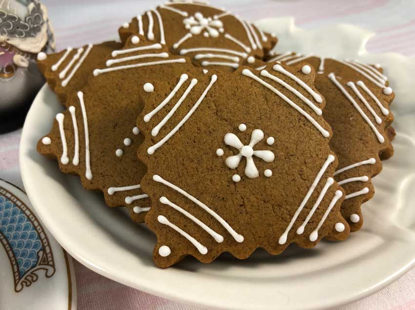 Gingerbread Tea Cookies