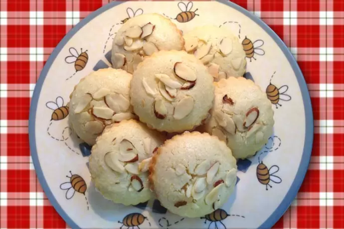 Almond and Lemon Curd Buttons